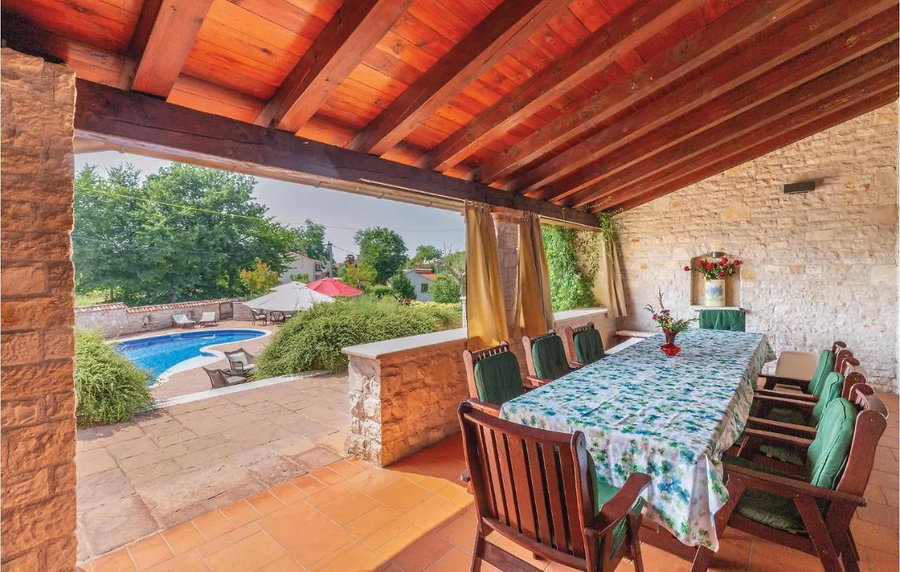 Awesome Home In Visnjan With Jacuzzi