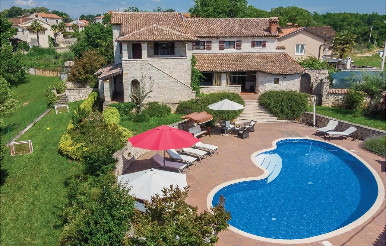 Awesome Home In Visnjan With Jacuzzi 0*,  Horvátország