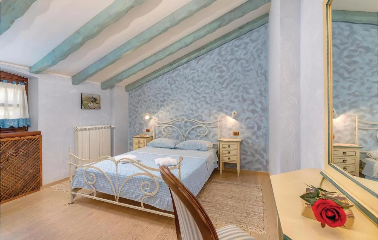 Awesome Home In Visnjan With Jacuzzi Croatia