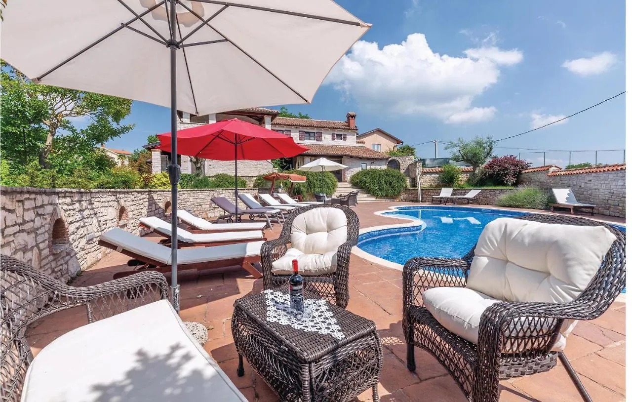 Holiday home Awesome Home In Visnjan With Jacuzzi Croatia