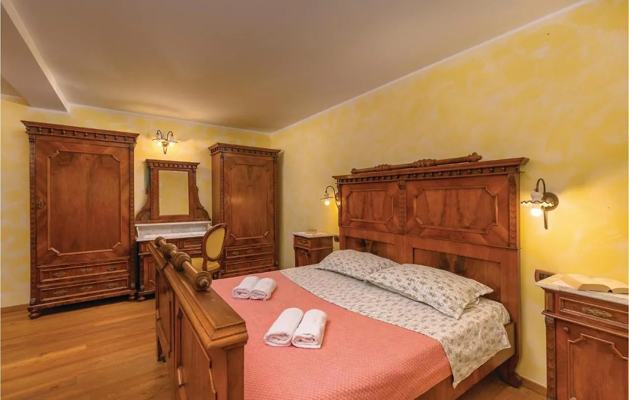 Awesome Home In Visnjan With Jacuzzi 0*,  Croatia
